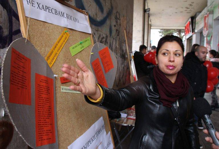 Любовно селфи и изследване за СПИН  подариха на търновци за Свети Валентин