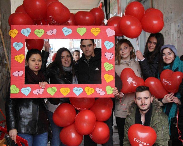 Горещи новини | Любовно селфи и изследване за СПИН  подариха на търновци за Свети Валентин