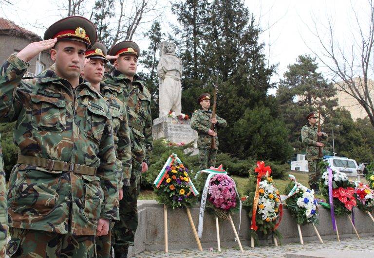 Горещи новини | Великотърновци почетоха  паметта на Васил Левски