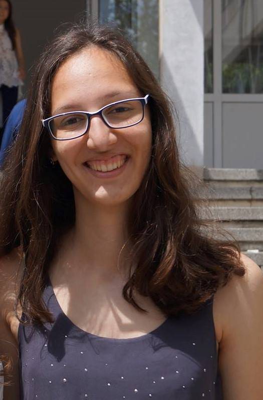 Горещи новини | Яница Стойкова от Езикова гимназия спечели наградата „24 май“