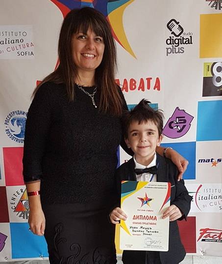 Горещи новини | Талантливият Иван Мишев се пребори  за златото в конкурса “Път към славата”