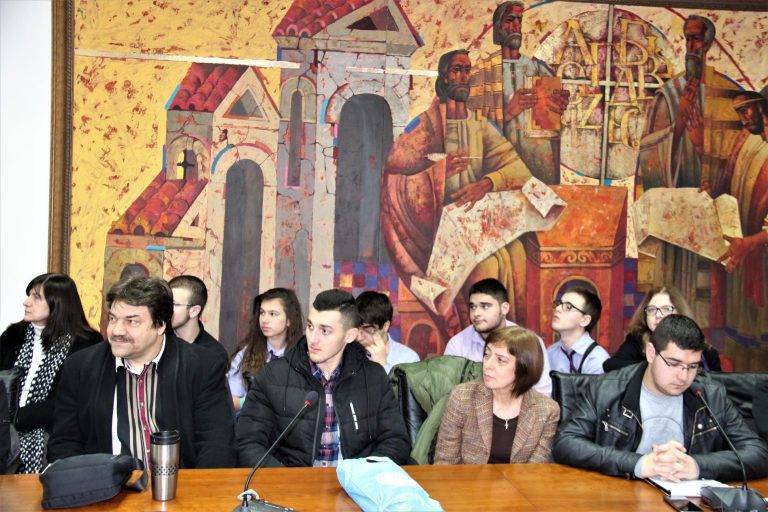 Горещи новини | Ученици от 34 селища се включиха в  конкурса „Пространство и време” на ВТУ