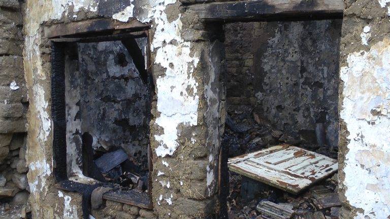 57-годишен загина при пожар в Бяла Черква (снимки)