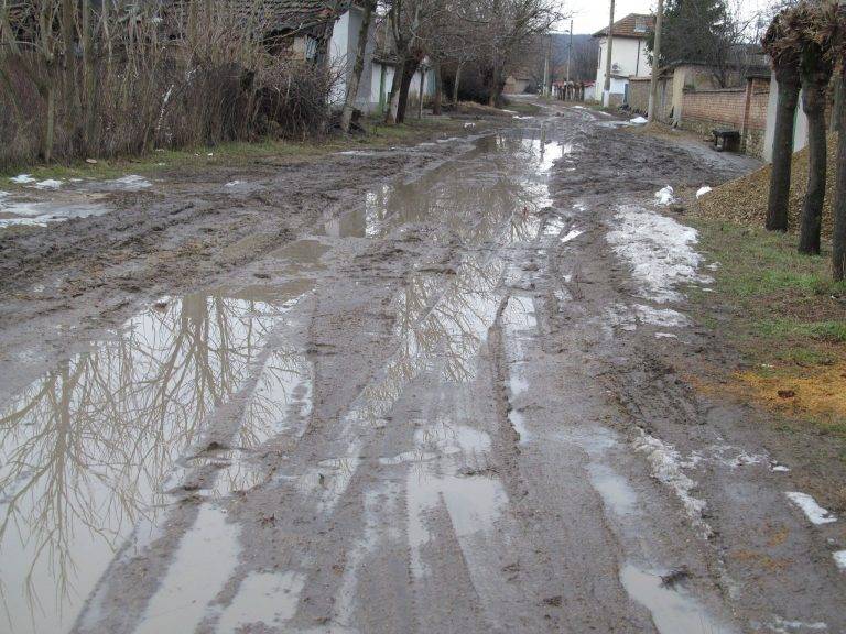 Горещи новини | Жителите на Стамболово излизат  на протест заради лоши улици