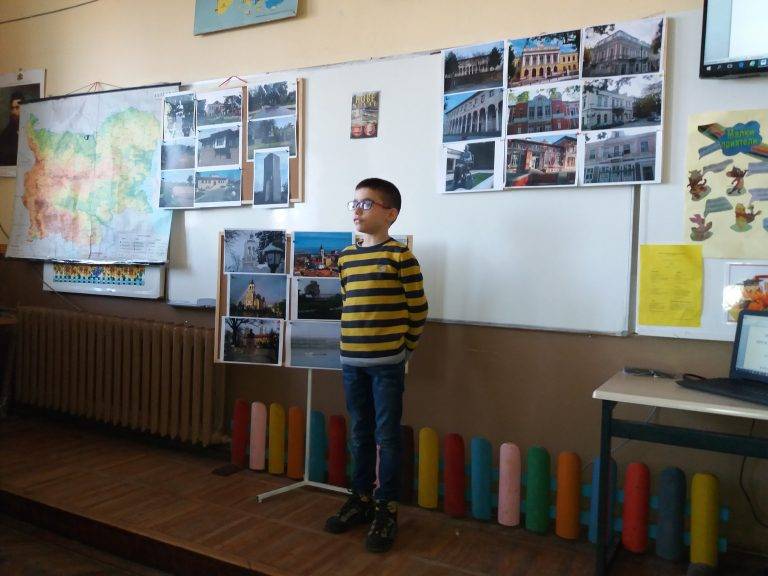 Горещи новини | Младите екскурзоводи от СУ „Николай Катранов“  представиха забележителностите на град Свищов