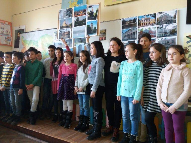 Младите екскурзоводи от СУ „Николай Катранов“  представиха забележителностите на град Свищов