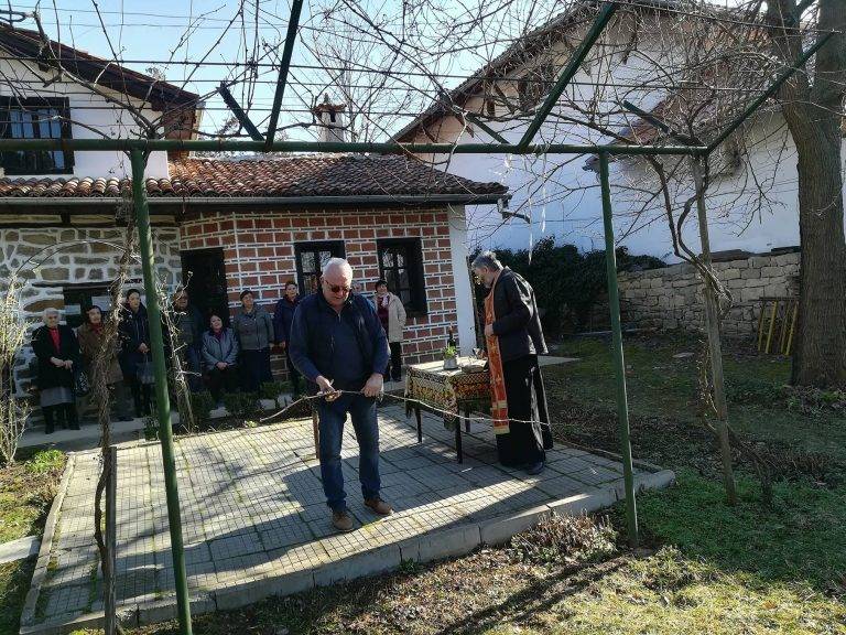 Горещи новини | В Арбанаси отбелязаха Трифоновден