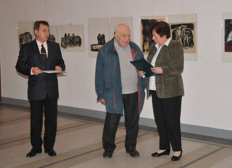 Горещи новини | Проф. Спиридон Борисов дари 15  картини на Община Павликени