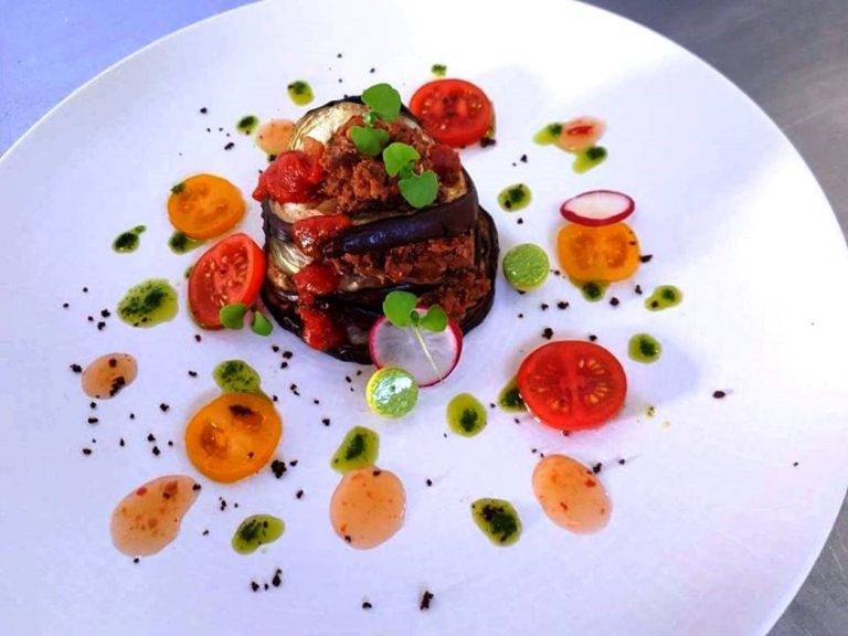 Горещи новини | Ресторант Raya Garden и Изба Братанов   Ви канят на   ВИНЕНА ВЕЧЕРЯ