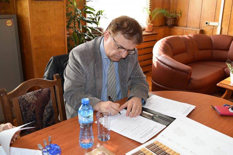 Еманоел Вардаров пое Районния съд в Г. Оряховица