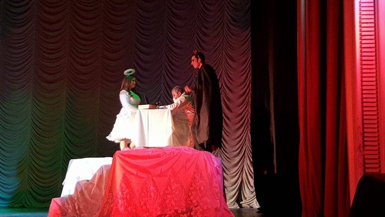 Лясковският театър представи премиерно „Малка любовна драма” в навечерието на Деня на самодееца