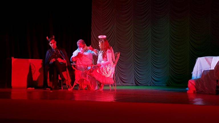 Лясковският театър представи премиерно „Малка любовна драма” в навечерието на Деня на самодееца