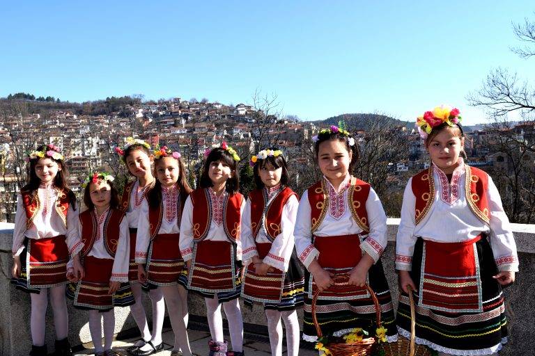 Лазарки гостуваха в Областна администрация