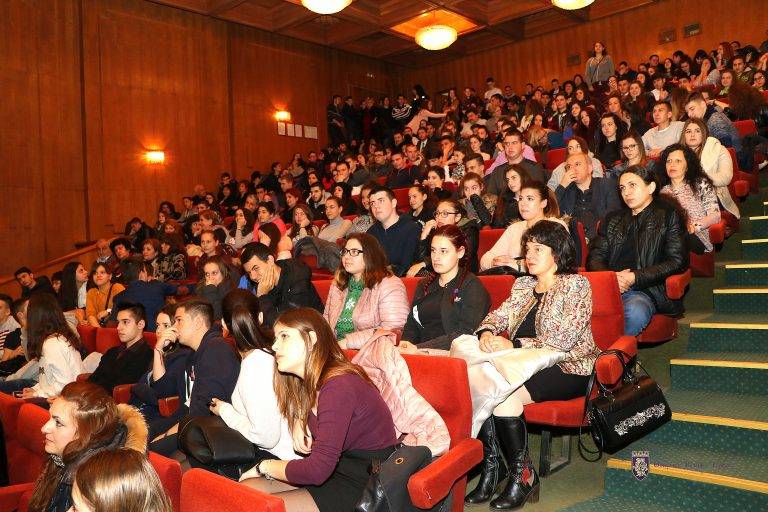Даниел Панов и 220 ученици говориха за доброто бъдеще пред Велико Търново