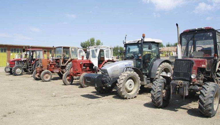 Горещи новини | Зърнопроизводители блокират бензиностанции