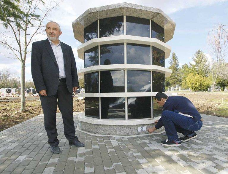 Горещи новини | Срещу 1200 лв. купуваш ниша  за урна в гробищния парк