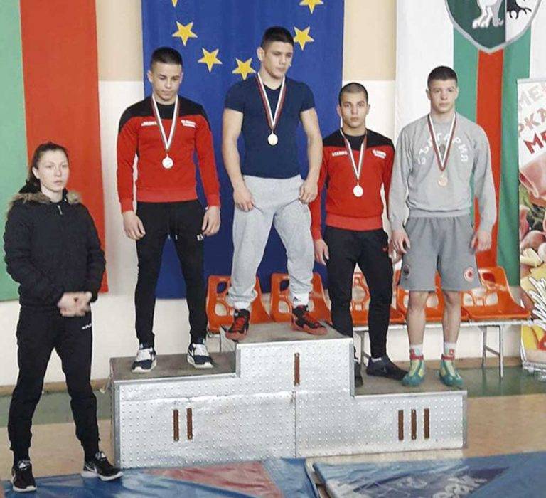 Спорт | Три медала за “Локо” (ГО) от държавното по борба за кадети