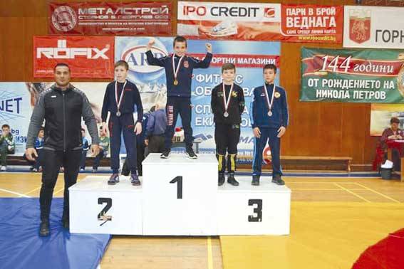 Спорт | “Етър-Виктори 2011” с бронз от държавното по борба