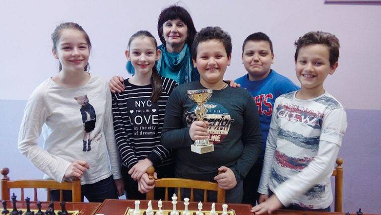 Спорт | ПМГ и ОУ “Св. Патриарх Евтимий” станаха областни първенци по шахмат