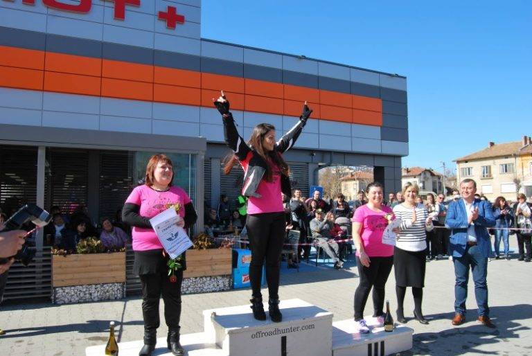 Горещи новини | 18 дами участваха в първото  женско рали в Павликени