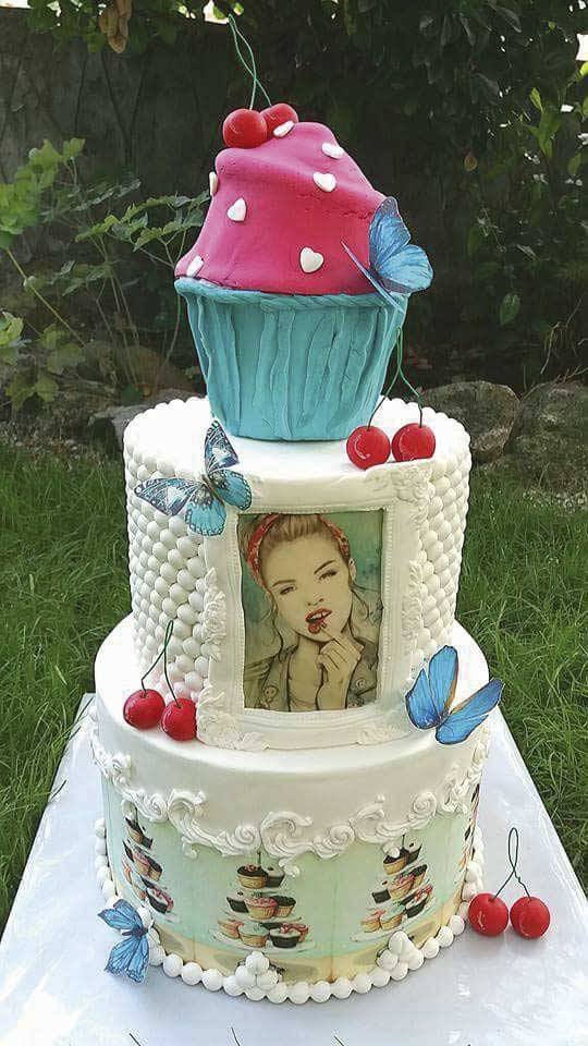 Култура | Силвия Илиева майстори захарни  цветя и приказни торти за приятели