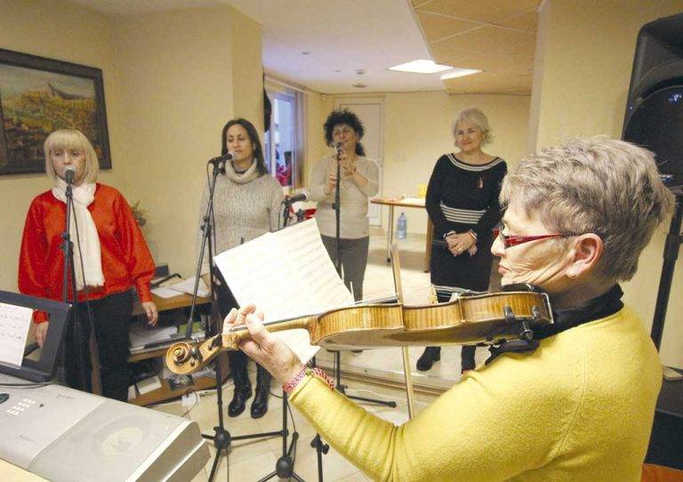 Култура | Пет известни великотърновки  създадоха вокална група “Веселие”