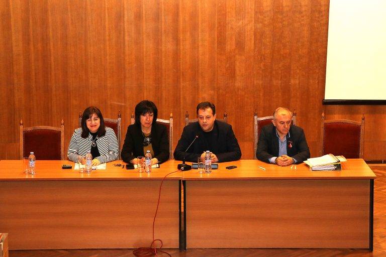 Горещи новини | Даниел Панов отличи работата на 71 любителски формации, спечелили награди