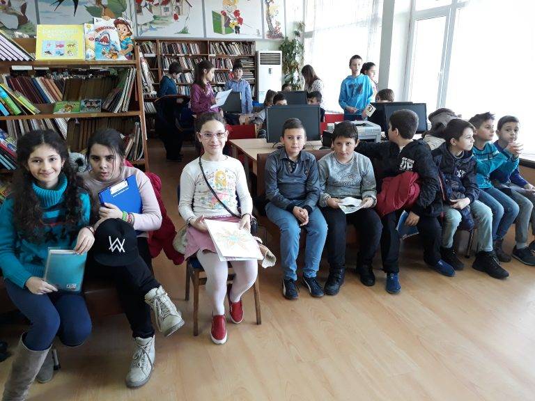 Горещи новини | Ученици от СУ „Николай Катранов“ гостуваха на градската библиотека в Свищов