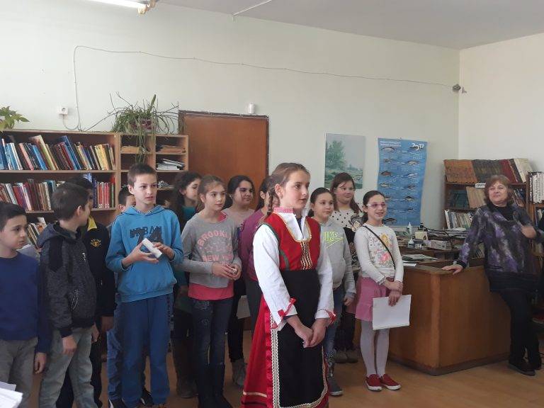 Ученици от СУ „Николай Катранов“ гостуваха на градската библиотека в Свищов