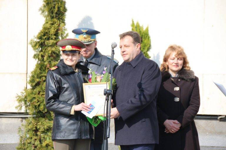 Горещи новини | Старшина Деница Иванова получи наградата „3 март”