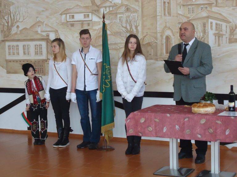 Горещи новини | На 3 март в Церова кория осветиха знаме и герб на селото