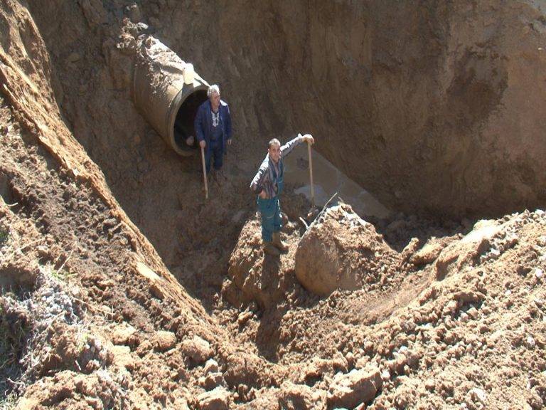 Горещи новини | Само за 11 часа отстраниха  ВиК аварията край Присово