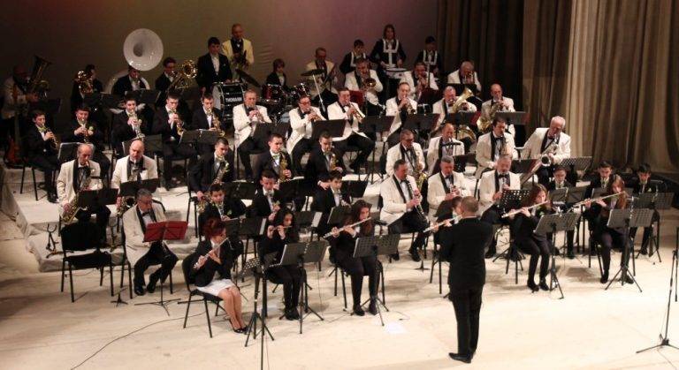 Горещи новини | Оркестърът на СУ “Емилиян Станев” и Биг бендът на Велико Търново изнесоха съвместен концерт