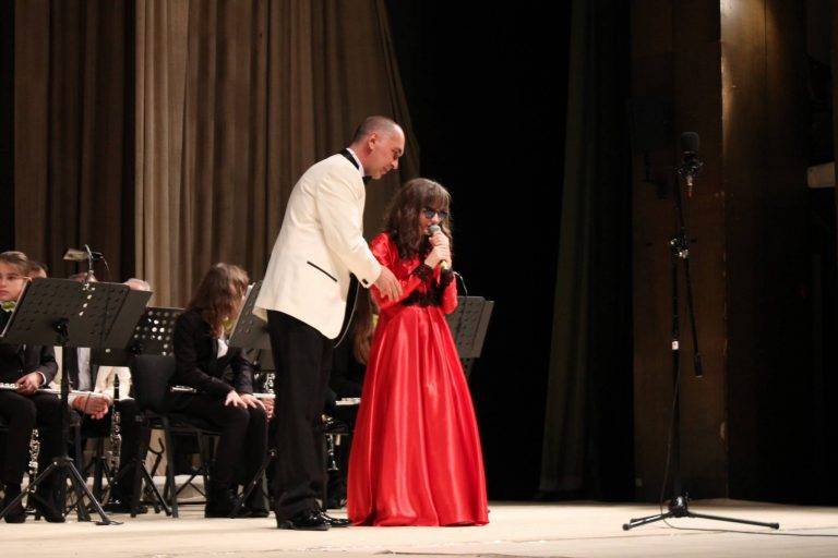 Оркестърът на СУ “Емилиян Станев” и Биг бендът на Велико Търново изнесоха съвместен концерт