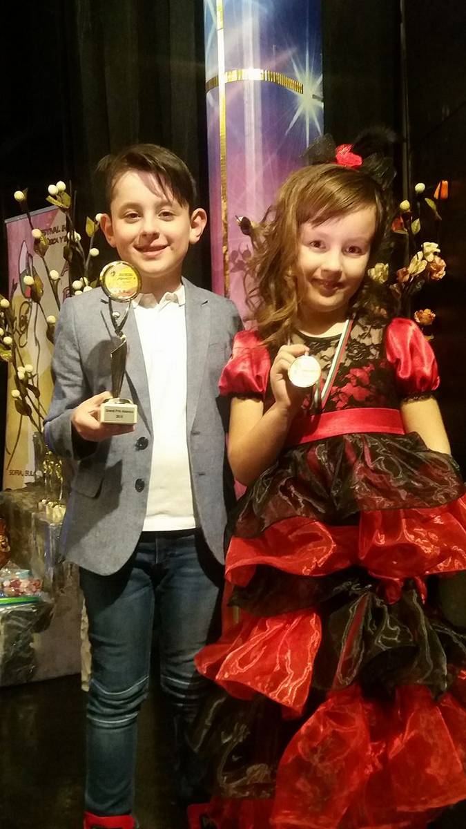 Горещи новини | Кристиян и Теодора с Гран при  и злато от фестивала “Абанико”