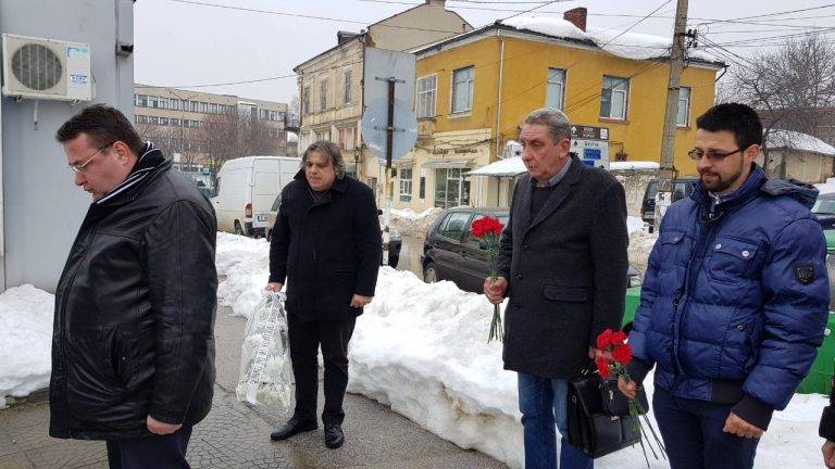 Горещи новини | В Свищов си спомниха с тъга за жертвите при голямото земетресение през 1977 година