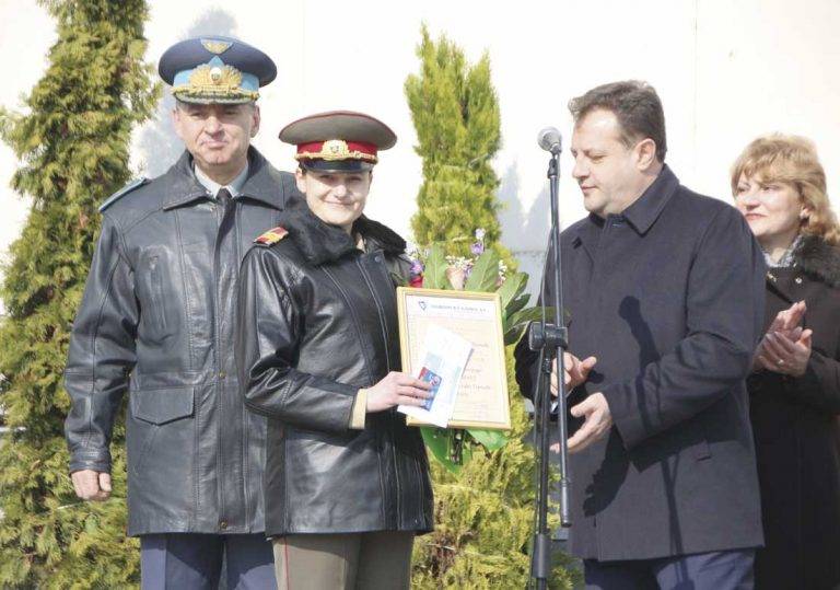 Общество | Старшина Деница Иванова, носител на Академичната награда “3 март”: “Гордея се, че съм наследник на достойните  наши офицери, смаяли света в началото на ХХ в.”