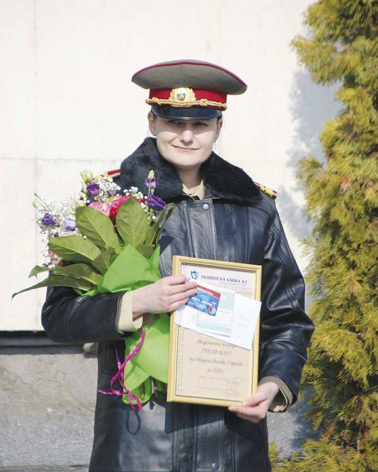 Старшина Деница Иванова, носител на Академичната награда “3 март”: “Гордея се, че съм наследник на достойните  наши офицери, смаяли света в началото на ХХ в.”