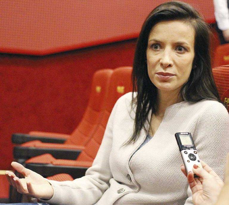 Общество | Яна Маринова, актриса и продуцент на филма “Привличане”: “Като дете ме образова  майка ми, а не училището”