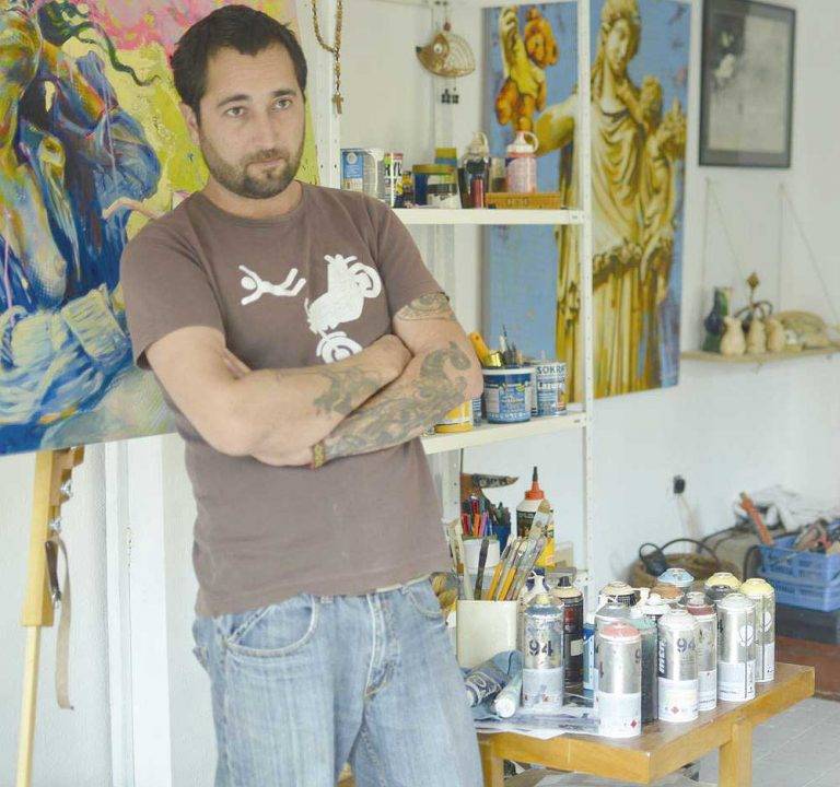 Култура | Гигантски стенописи на Дамян Бумбалов  украсяват фасадите на сгради