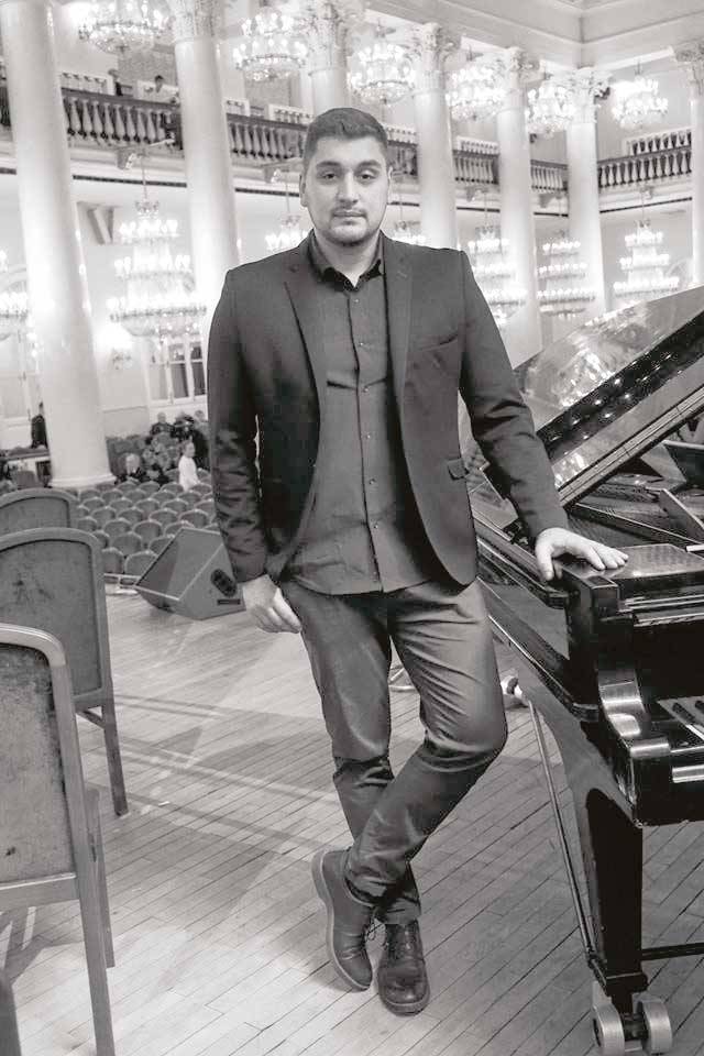 Култура | Ники Манолов изправи на крака Кремъл, звездата пя в концерт под егидата на Путин