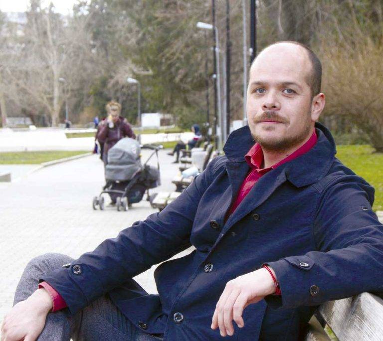 Общество | Доброволецът от САЩ Луис Ломели избра  да се посвети на талантливите деца у нас