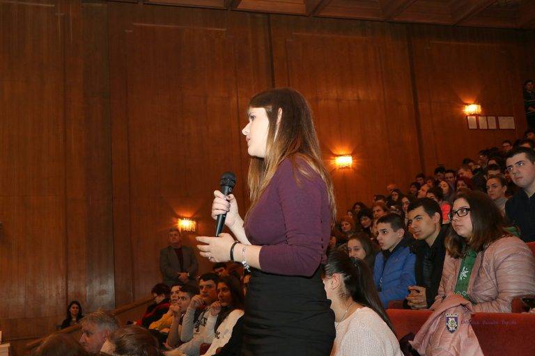 Даниел Панов и 220 ученици говориха за доброто бъдеще пред Велико Търново