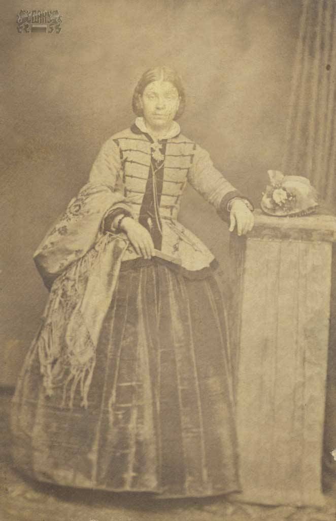 Общество | Още през 1869 г. Евгения Кисимова  създава “Женска община” в Търново