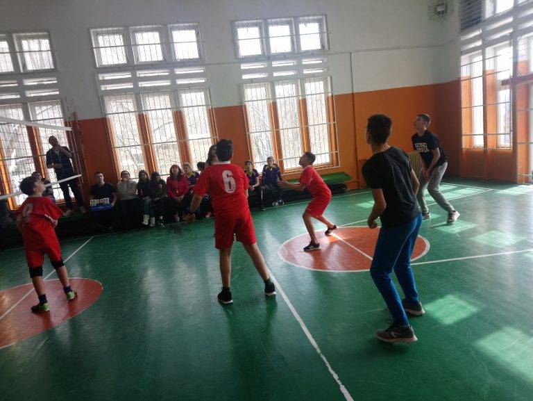 Горещи новини | Ден на отворените врати в Старопрестолна гимназия по икономика