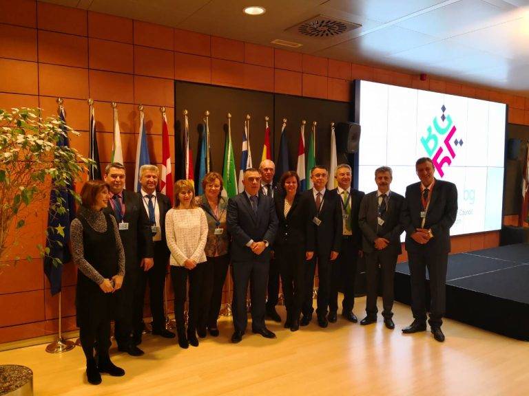 Горещи новини | Кметът Добромир Добрев почерпи  с горнооряховски суджук в Брюксел