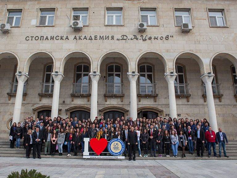 В Стопанска академия се проведе 25-ото издание на Националните ученически състезания по икономика