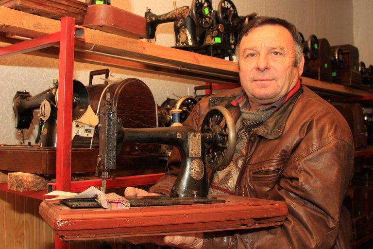 Горещи новини | Кандидат за Гинес дари 178 шевни  машини на търновския музей