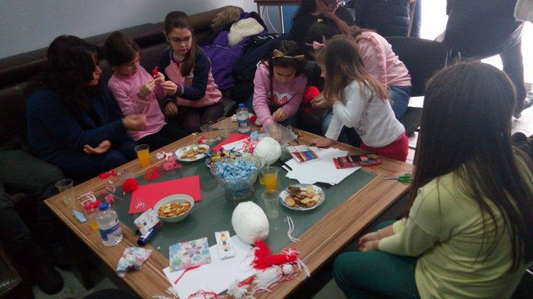 Свищовски дечица майсториха мартенички в работилничка, организирана от ГЕРБ