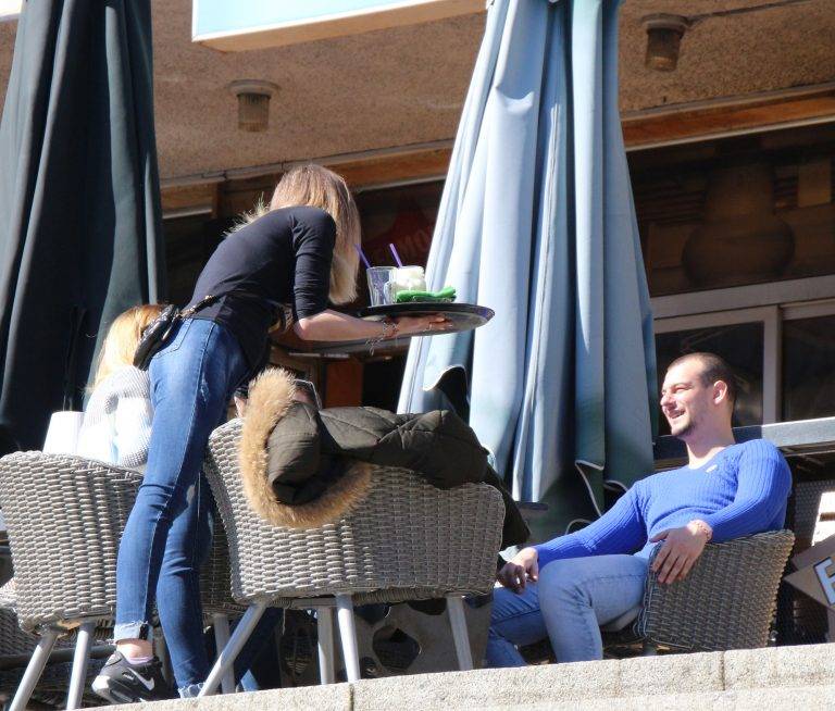 Общество | Температурите скочиха до 18 градуса